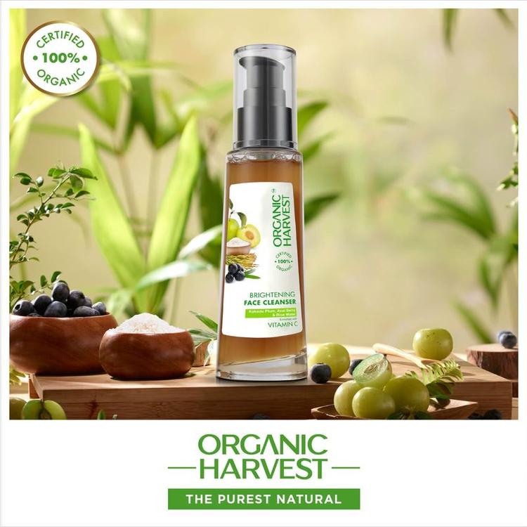 8906080039294-Vitamin-C-Cleanser-5_1.jpg